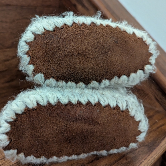 Handmade Wool Suede & Shearling Cream & Brown Crochet Baby Boots Sz 1-2 Years - Picture 5 of 7